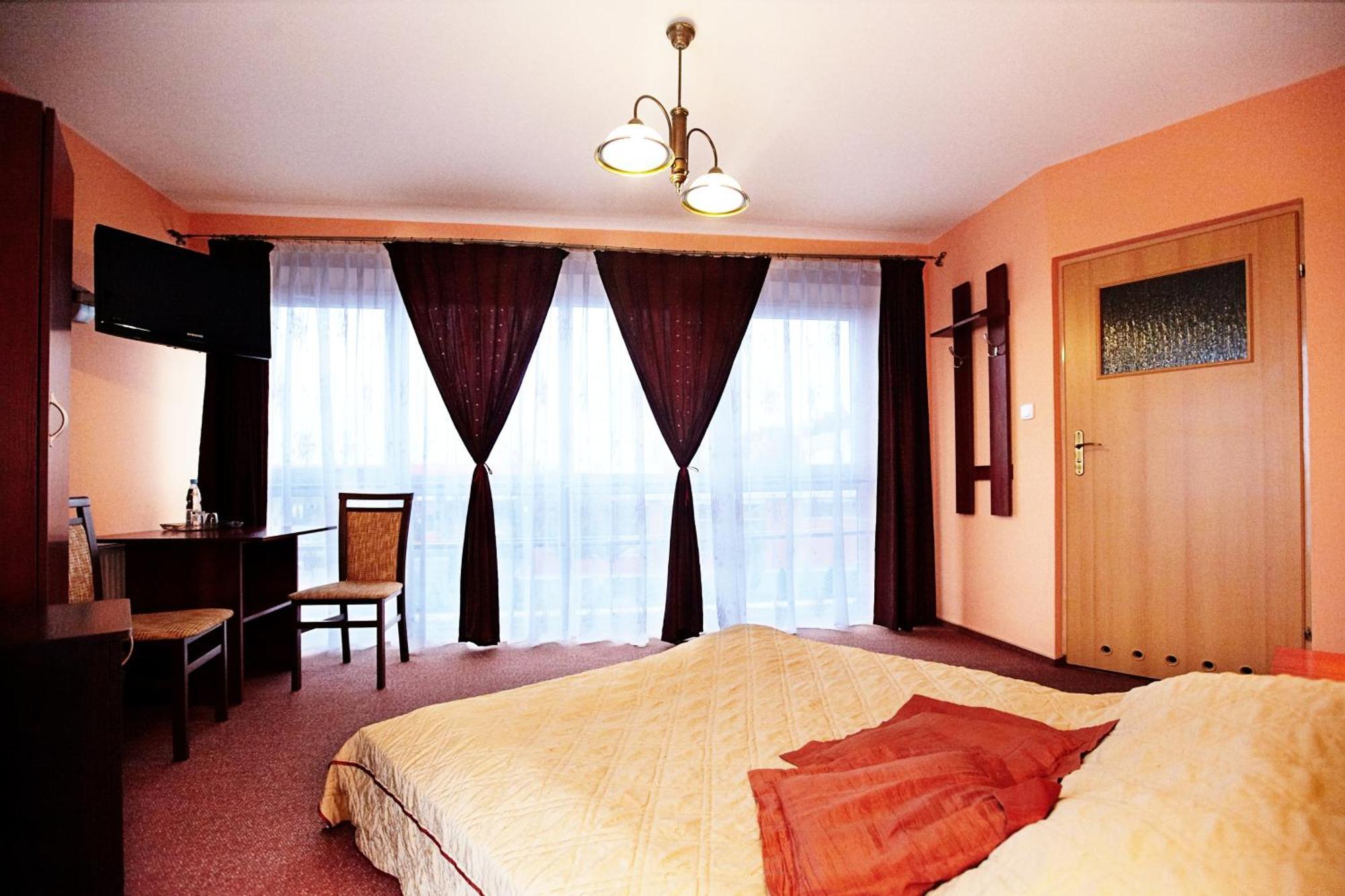Hotel Dukat Бяла-Подляска Экстерьер фото