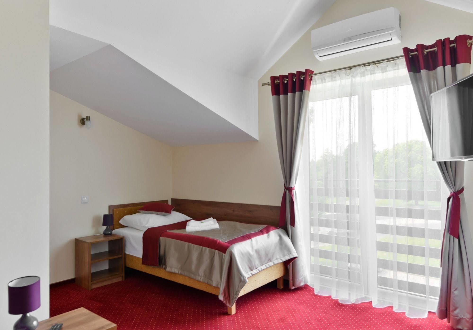 Hotel Dukat Бяла-Подляска Экстерьер фото
